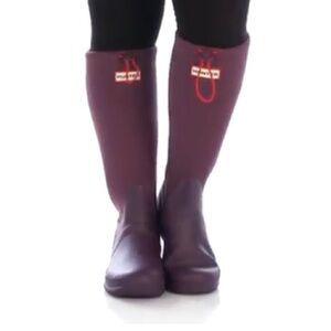 Hunter Tour rain boot. Deep purple.